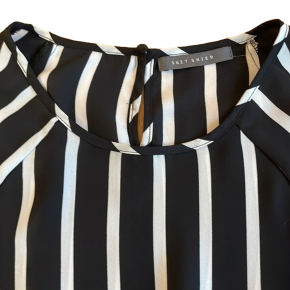 Beautiful Sheer Black and White Striped Blouse by Suzy Shier Size XS - Picture 4 of 7